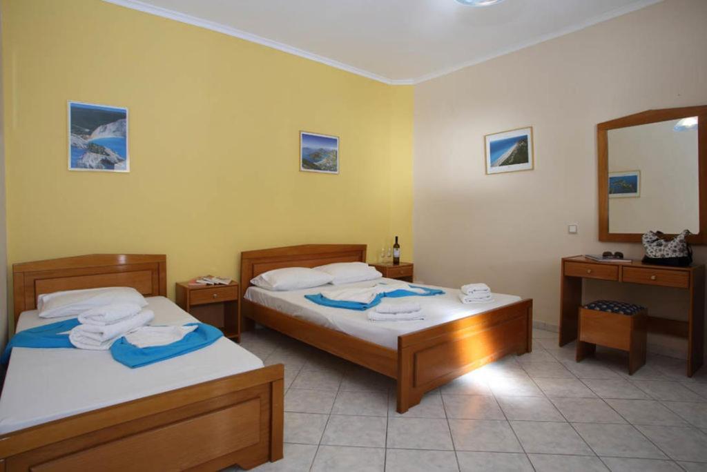 Theocharis Bros - Studios Apartments Áyios Nikítas Extérieur photo