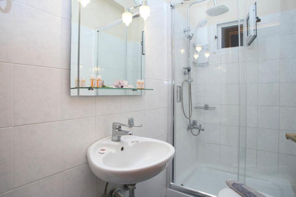 Theocharis Bros - Studios Apartments Áyios Nikítas Extérieur photo