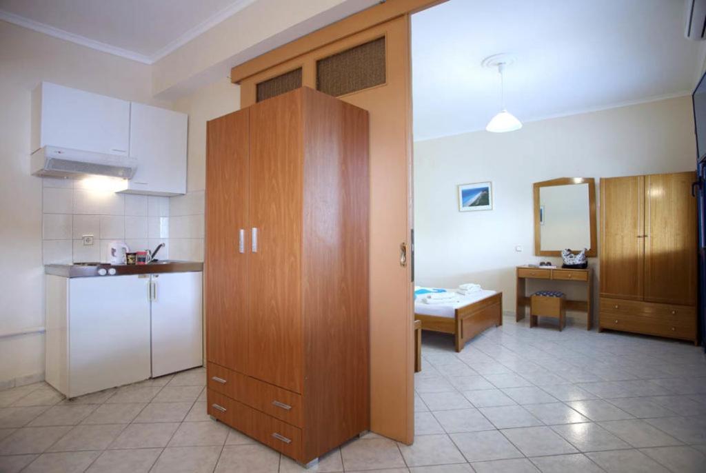 Theocharis Bros - Studios Apartments Áyios Nikítas Extérieur photo