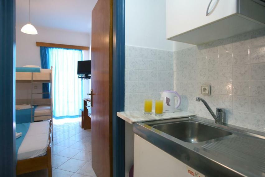 Theocharis Bros - Studios Apartments Áyios Nikítas Extérieur photo